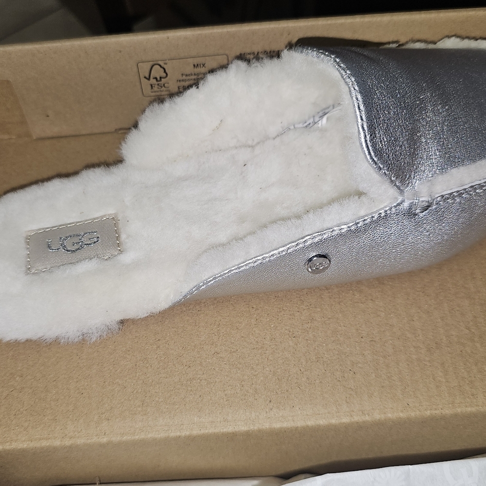 UGG Lane Metallic Silver Slippers Size 7 - Picture 10 of 11